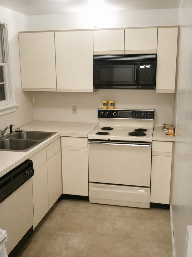 Building Photo - 2400 N 2nd St Unit 3
