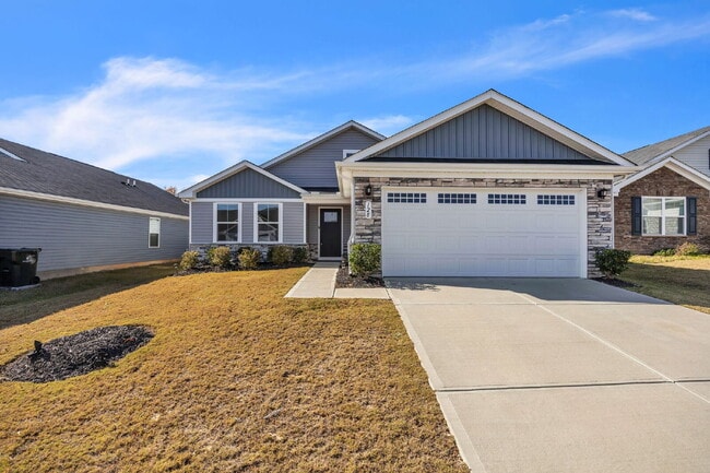 Building Photo - Beautiful 3BR / 2BA Craftsman-Style Home in Durbin Oaks in Fountain Inn $1995/mo***