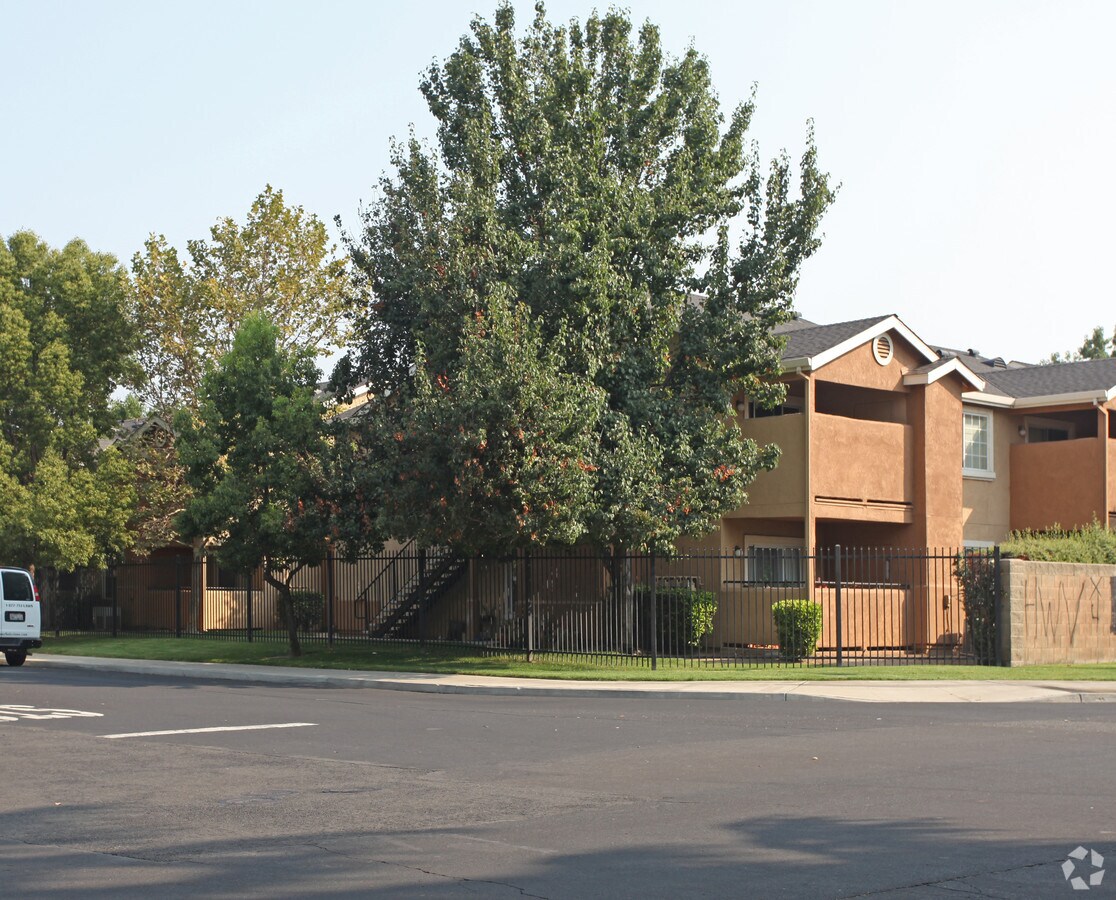 Ashwood Village - Ashwood Village Apartments