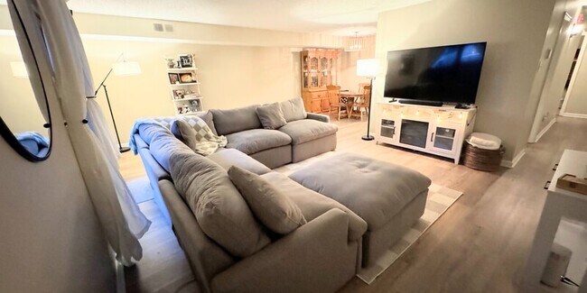 Clarendon Courts - Clarendon Courts Condo Unit 215