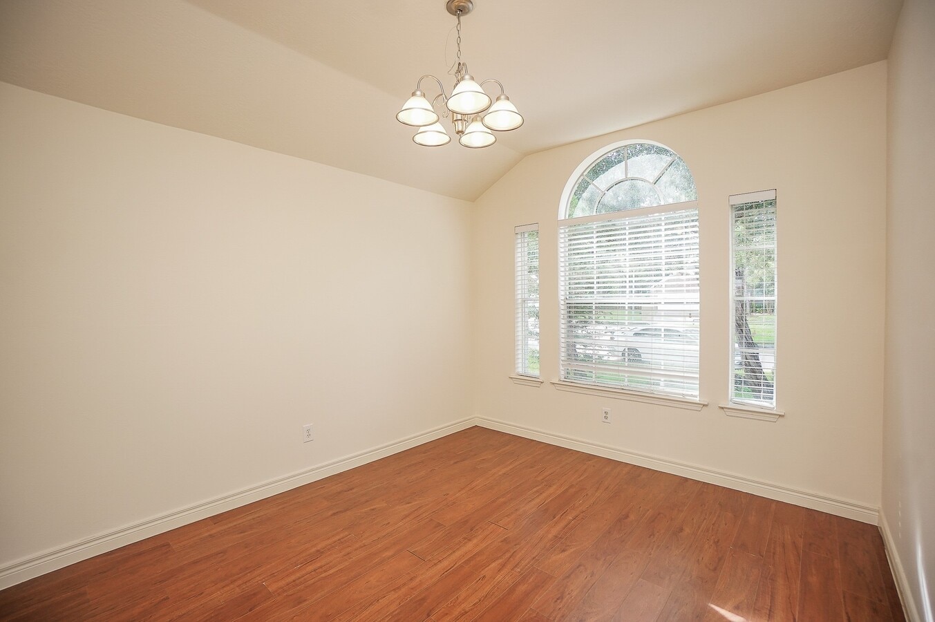 Photo - 20810 Figurine Ct