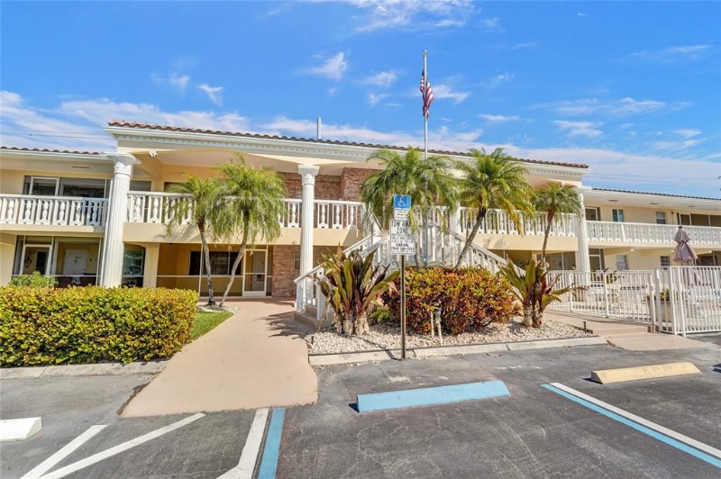 Photo - 2121 NE 68th St Unidad APT 109