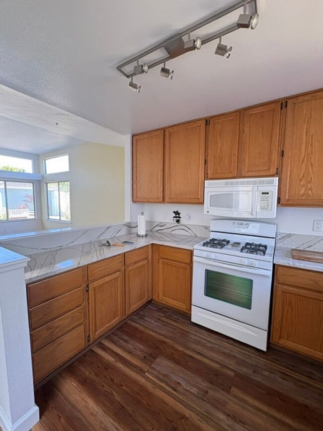 Photo - 981 Bluebell Way