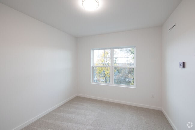 2BR, 1BA - 950SF