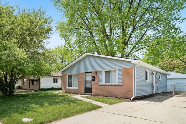 Photo - 422 Farmington Rd