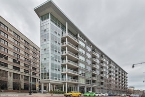 Building Photo - 845 N Kingsbury St Unit 605