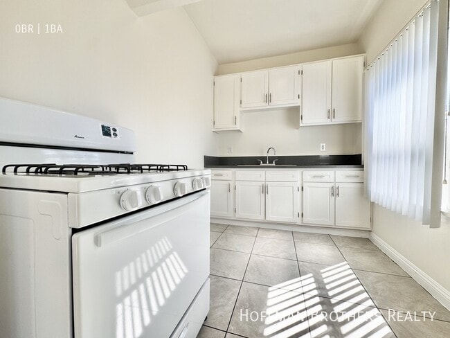 Building Photo - 415 S Westlake Ave Unit 109