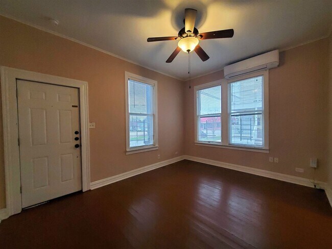 Photo - 1722 N Pine St Unit 2 (L)