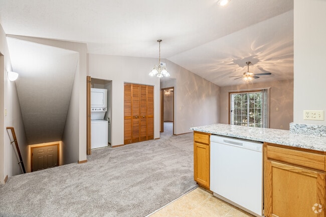 2BR, 2BA - 1,100SF - Kitchen/Dining Area