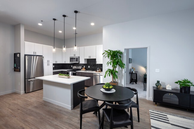 El Par | 2 Bedroom + 2 Baths