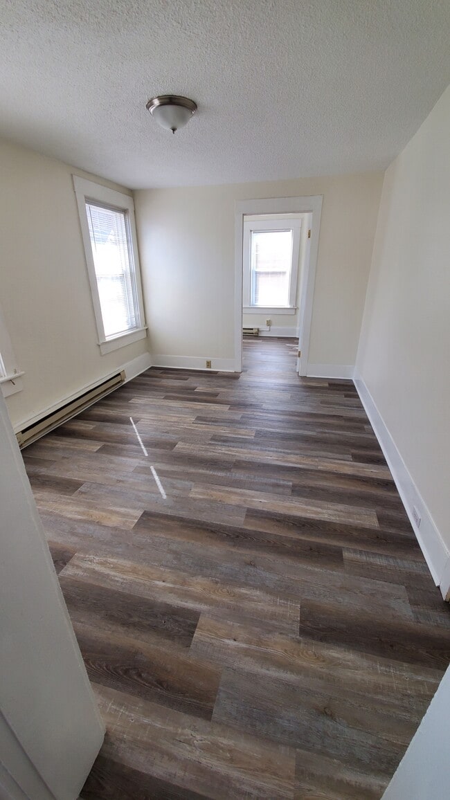 Building Photo - 509 W Locust St Unit Apt 2