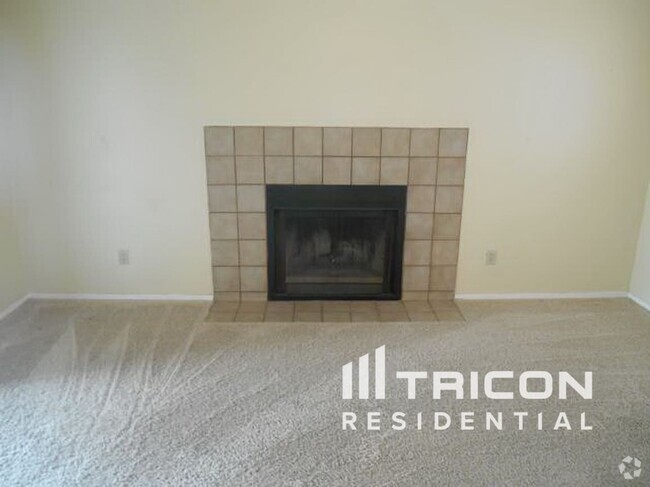 Building Photo - 13352 N 77th Ave Rental