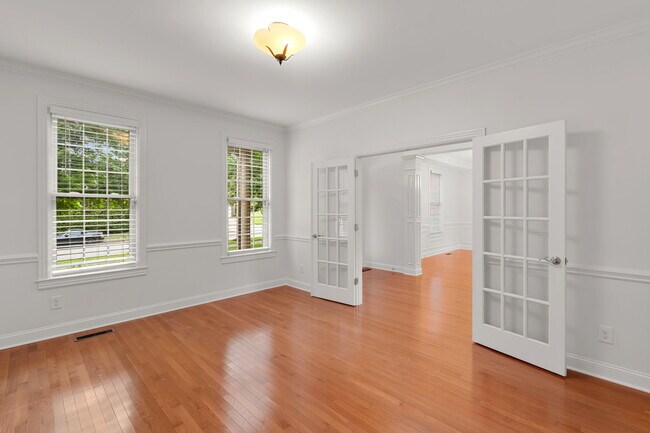 Photo - 1610 Twin Square Way