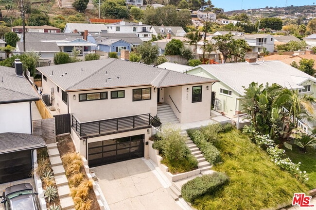 Building Photo - 5664 Coliseum St