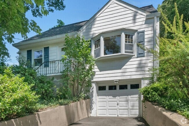 Building Photo - 75 Grandview Ave Rental