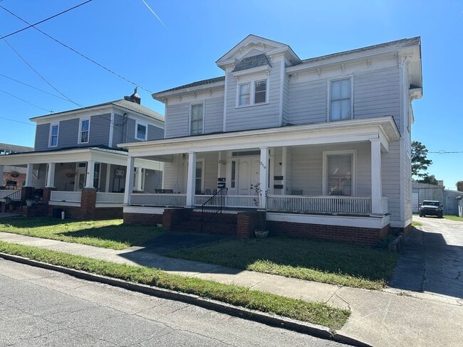 Building Photo - 319 W 2nd St Unit B