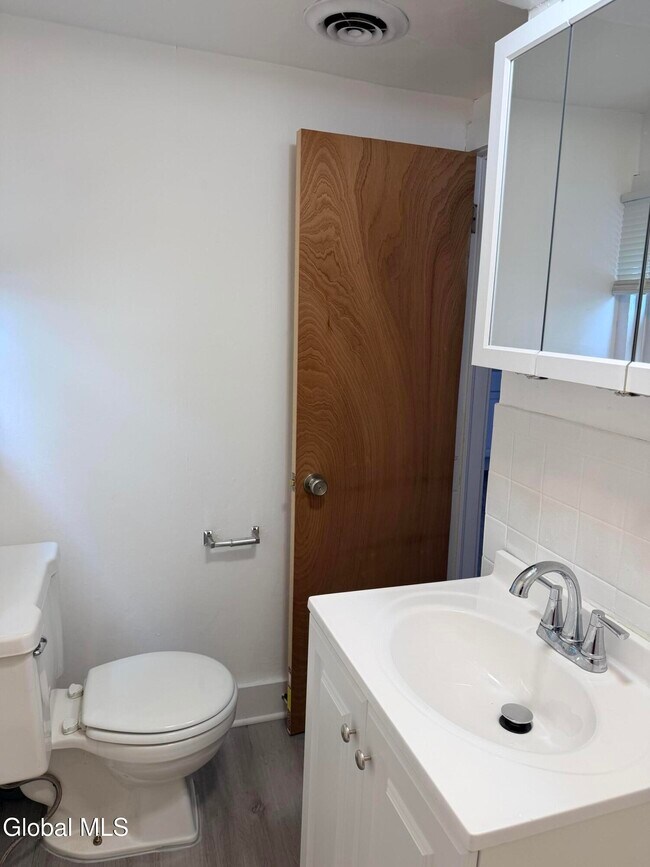 Photo - 499 6th Ave