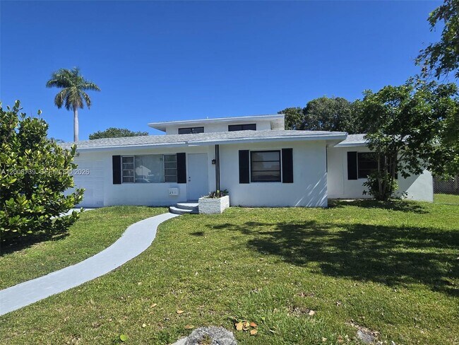 Photo - 2511 Plunkett St