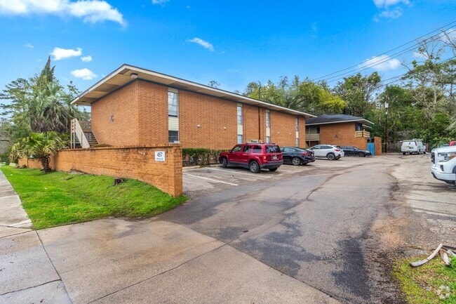 Building Photo - 457 White Dr Rental