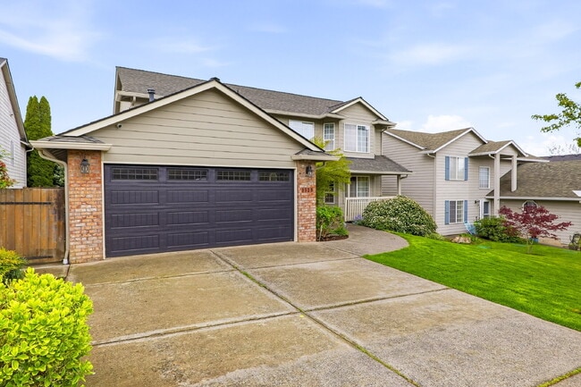 Photo - Elegant Executive Home in Desirable Camas – Minutes to SR-14, I-205 & Vancouver