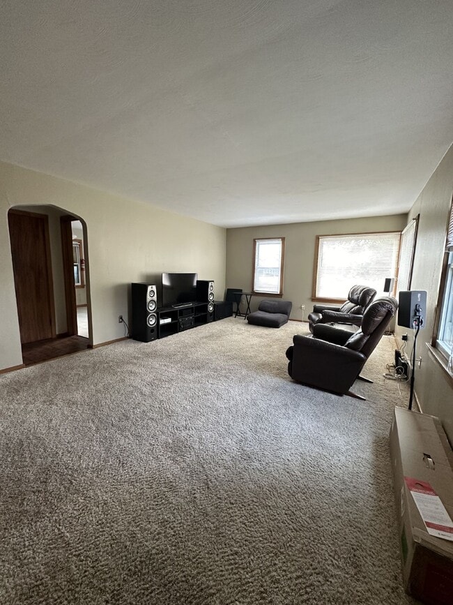 Photo - 4 Bed 2 Bath with AC close to UWEC!