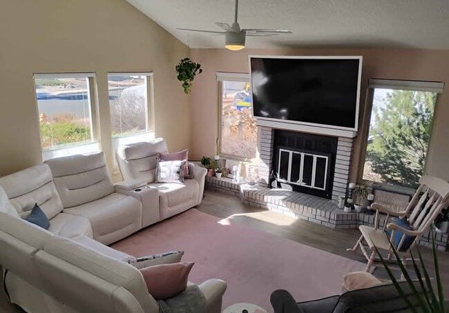 Photo - 2350 Parliament Dr