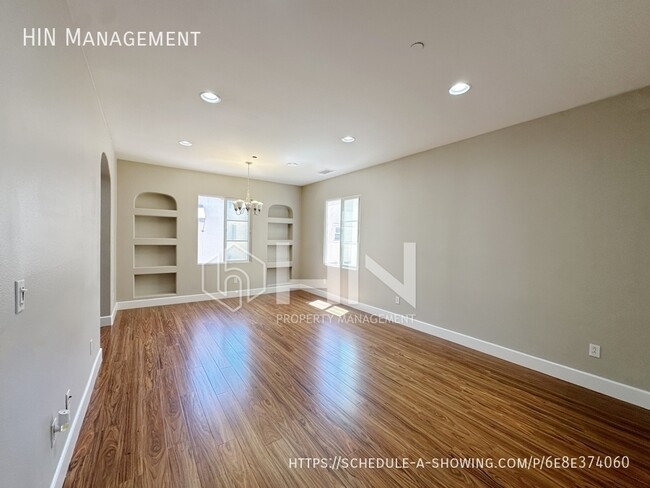 Photo - 488 Trident Maple Terrace