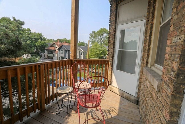 1607 W Berteau Ave Unit 2