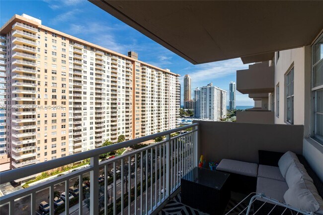 Photo - 250 174th St Unit 1115