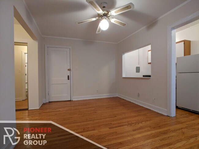 Photo - 3345 N Marshfield Ave Unit 409