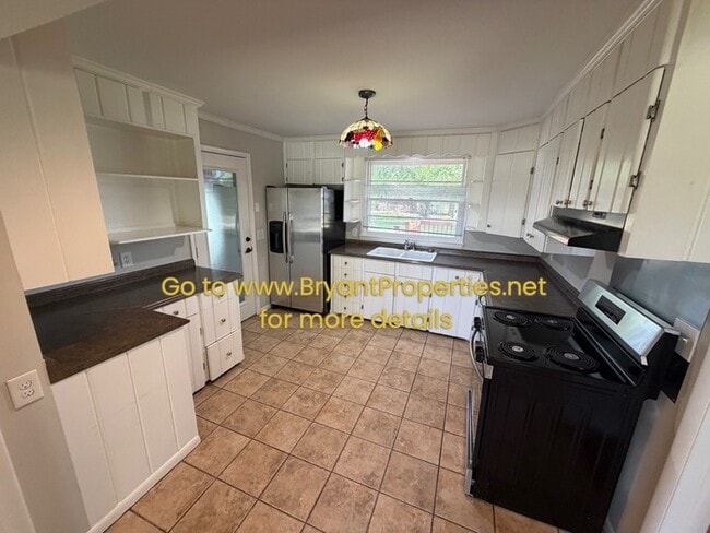 Photo - 720 Robert Burns Dr