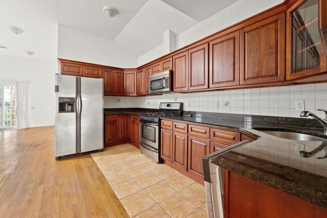 Photo - 261 Lexington Ave Unit 2