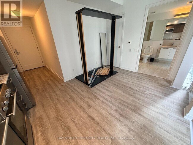 Photo - 28 Wellesley St E Unité 710