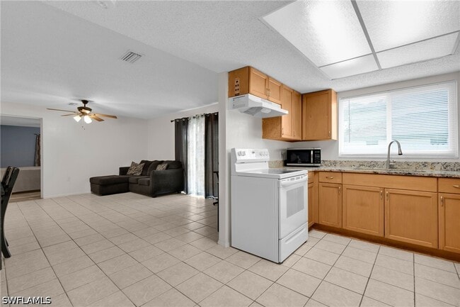 Photo - 423 SE 24th Ave