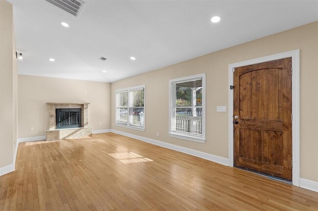 Photo - 400 E Monroe St