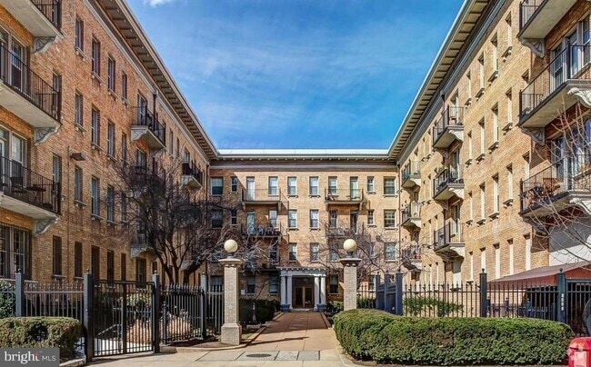 Building Photo - 1401 Columbia Rd NW Unit 105 Rental