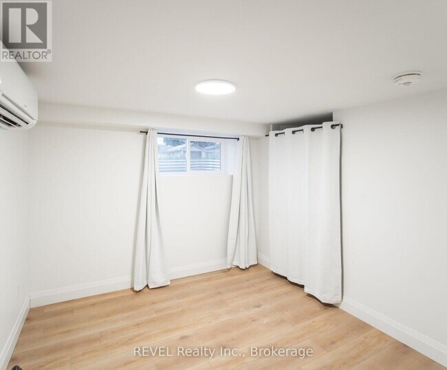 Photo - 718 Ontario Rd Unité 2