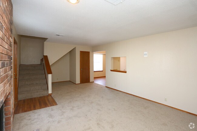 2BR, 2.5BA Townhouse - 1220SF - Living Area - Spring Hollow Condos OK City