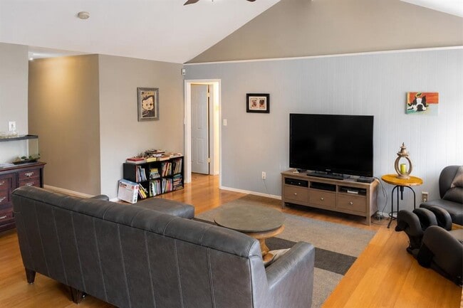 Photo - 2717 Deeringhill Dr