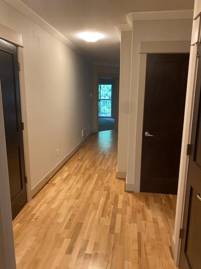 Photo - Issaquah Condo 2 Bed 2 Bath Secure Parking Peekaboo View