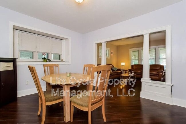 Photo - 1261 Union Ave NE