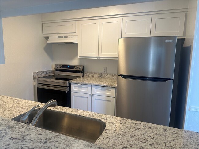 Building Photo - 711 Skylark Rd Unit 711-D Rental