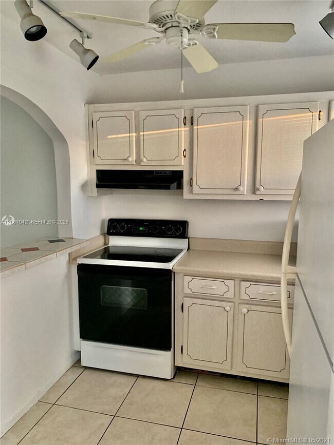 8220 Sunrise Lakes Blvd Unit 307