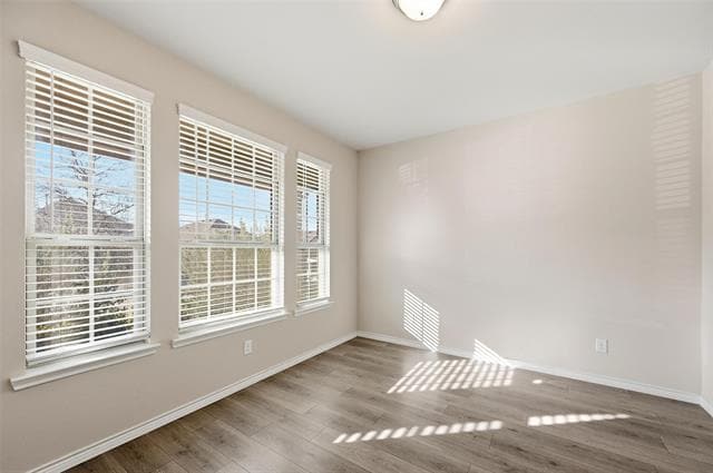 Photo - 940 Azure Ln