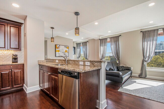 27 Library St NE Unit 602