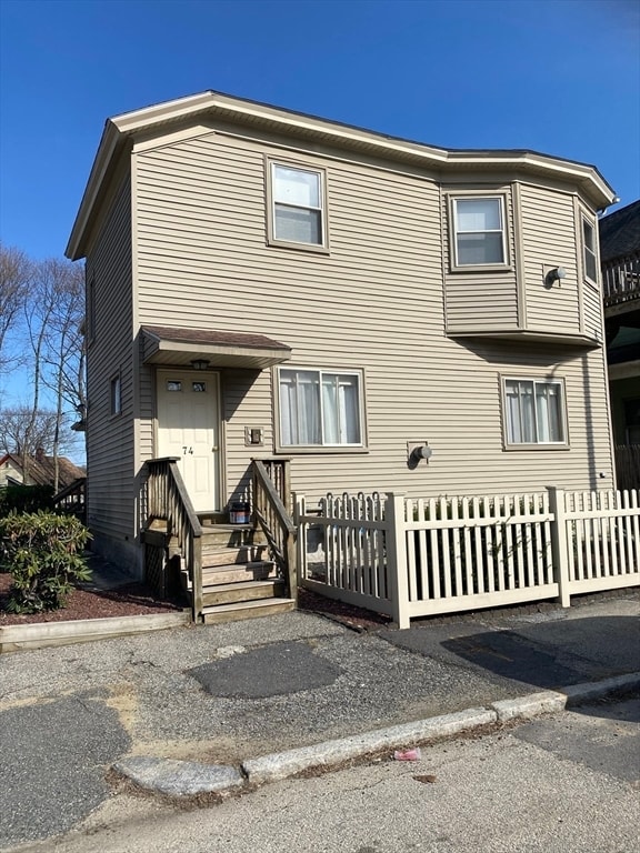 Building Photo - 74 Lakewood St Unit 2L