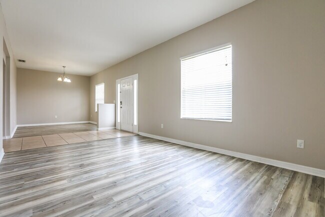 Photo - 15385 Lakeland Cir
