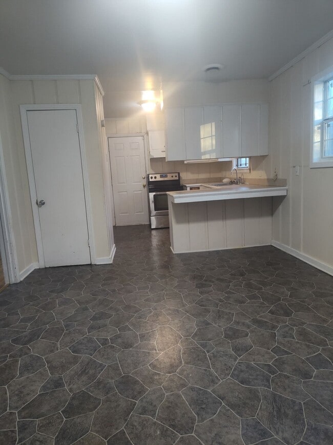 Photo - 665 Heather Ln