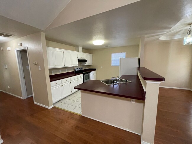 Comfortable Living: 3 Bed 2 Bath Home For ... - Comfortable Living: 3 Bed 2 Bath Home For ...