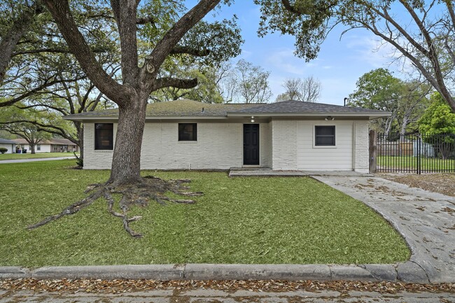 Photo - 1606 E Fayle Ave